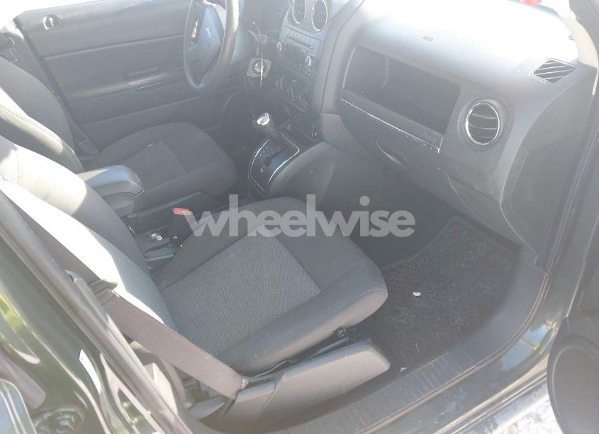 Photo 5 of 2009 Jeep Patriot SPORT (VIN 1J4FF28B69D173578)