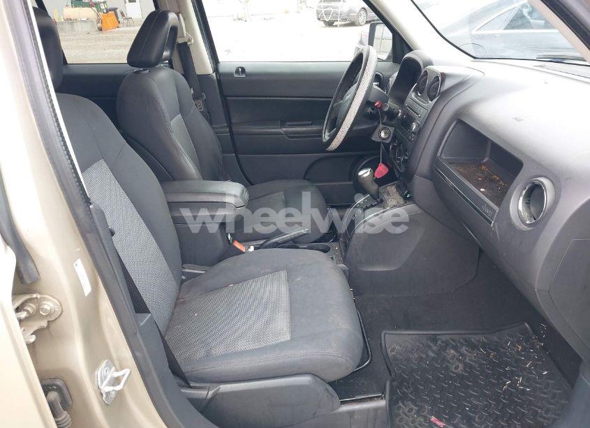 Photo 5 of 2009 Jeep Patriot SPORT (VIN 1J4FF28B79D137950)