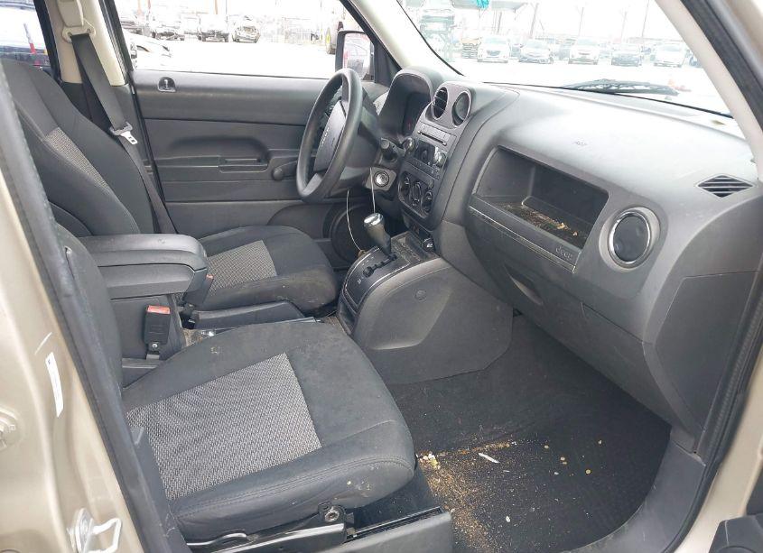 Photo 5 of 2009 Jeep Patriot SPORT (VIN 1J4FF28B89D176692)