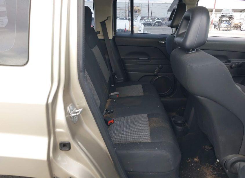 Photo 8 of 2009 Jeep Patriot SPORT (VIN 1J4FF28B89D176692)