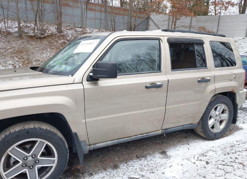 Photo 17 of 2009 Jeep Patriot SPORT (VIN 1J4FF28B99D153311)