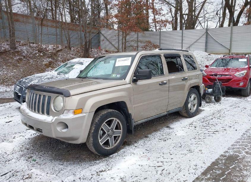 Photo 2 of 2009 Jeep Patriot SPORT (VIN 1J4FF28B99D153311)