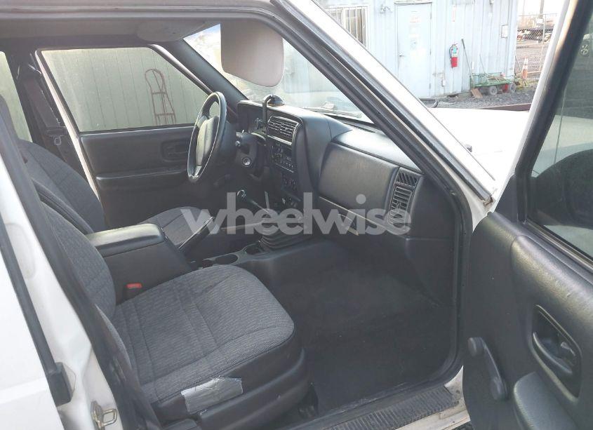 Photo 5 of 2000 Jeep Cherokee SE (VIN 1J4FF28P6YL132738)