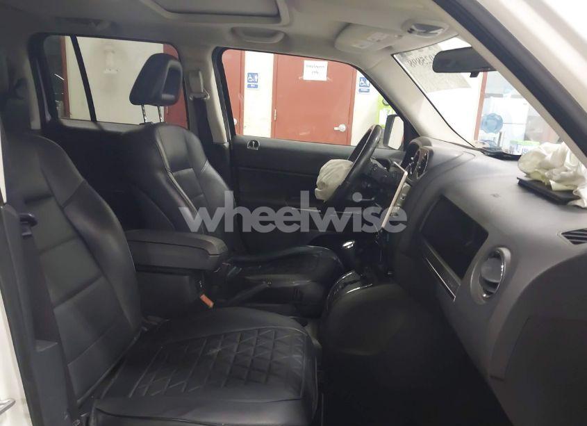 Photo 5 of 2009 Jeep Patriot LIMITED (VIN 1J4FF48B29D171838)