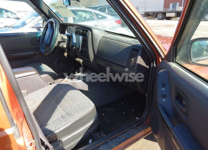 Photo 5 of 2001 Jeep Cherokee SPORT (VIN 1J4FF48S01L629502)