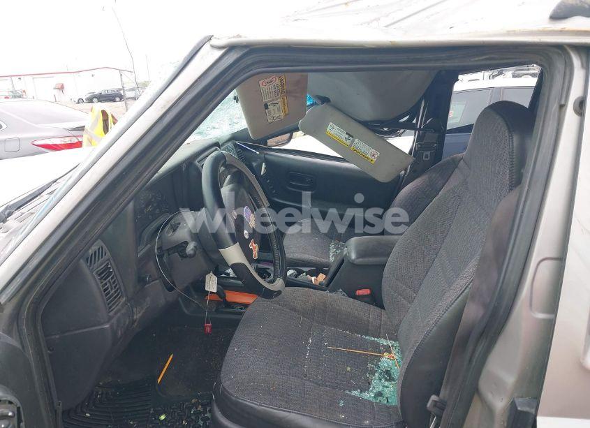 Photo 5 of 2000 Jeep Cherokee SPORT (VIN 1J4FF48S3YL123298)