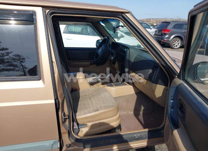 Photo 5 of 2000 Jeep Cherokee SPORT (VIN 1J4FF48S9YL113178)
