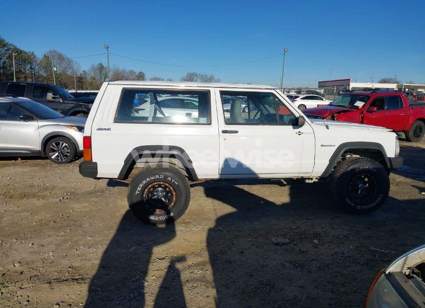 Photo 13 of 1992 Jeep Cherokee (VIN 1J4FJ27S0NL225769)