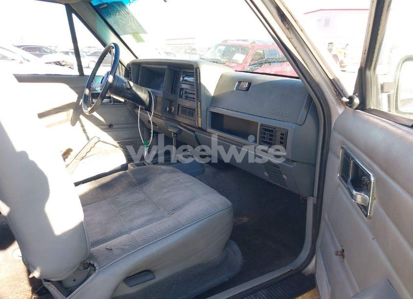 Photo 5 of 1992 Jeep Cherokee (VIN 1J4FJ27S0NL225769)