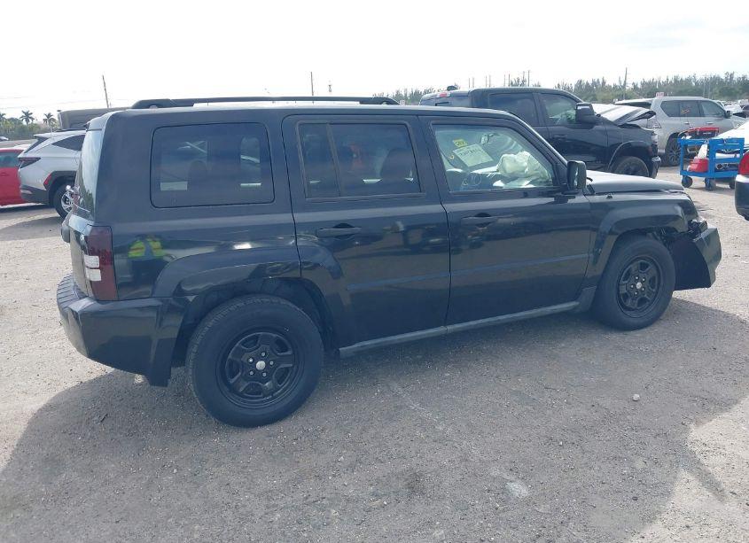Photo 4 of 2009 Jeep Patriot SPORT (VIN 1J4FT28A59D124470)