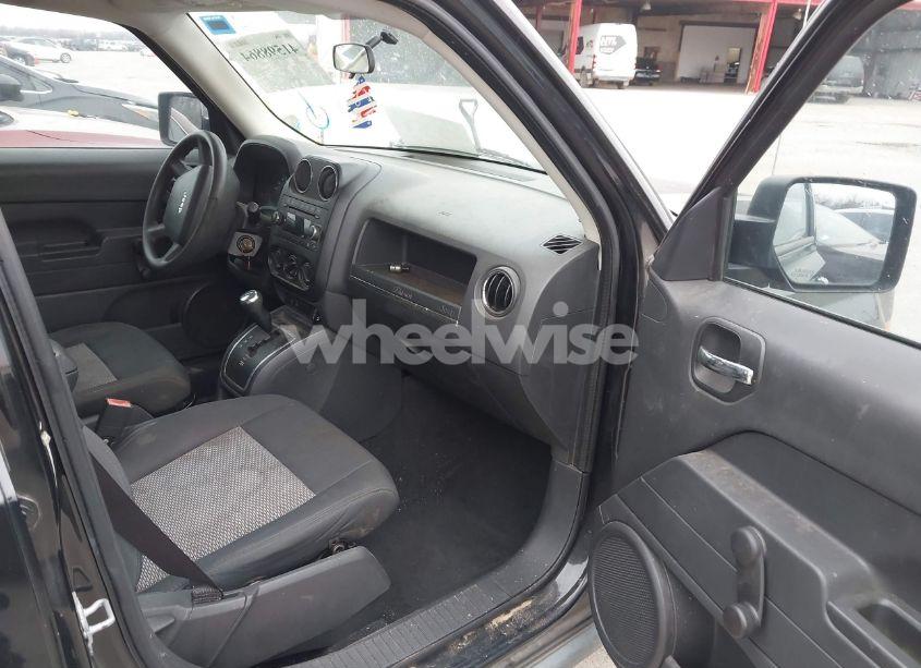 Photo 5 of 2009 Jeep Patriot SPORT (VIN 1J4FT28A79D154148)