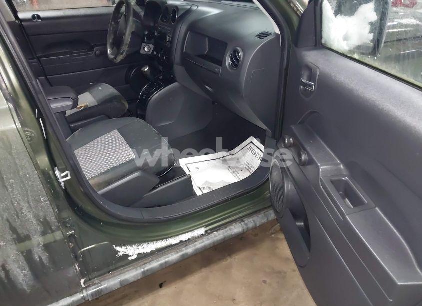 Photo 5 of 2009 Jeep Patriot SPORT (VIN 1J4FT28A79D170110)