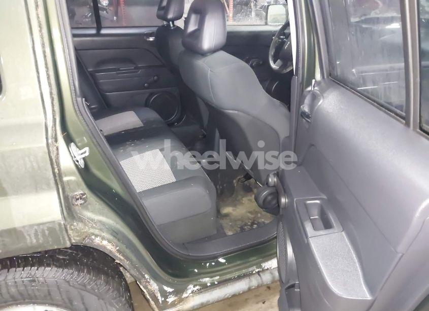 Photo 8 of 2009 Jeep Patriot SPORT (VIN 1J4FT28A79D170110)