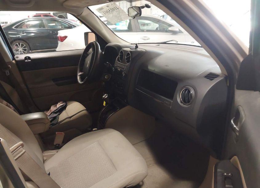 Photo 5 of 2009 Jeep Patriot SPORT (VIN 1J4FT28A99D183246)