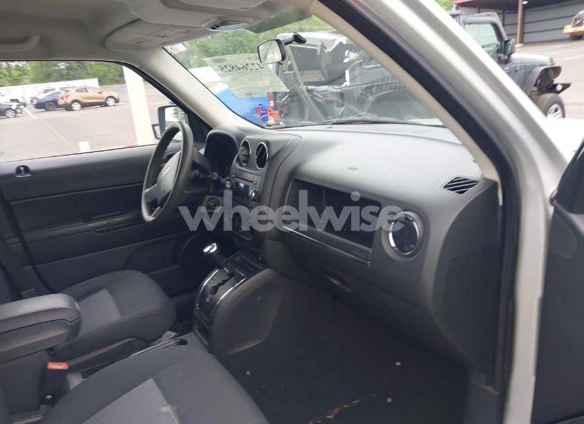 Photo 5 of 2009 Jeep Patriot SPORT (VIN 1J4FT28B29D110728)