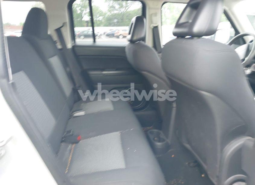 Photo 8 of 2009 Jeep Patriot SPORT (VIN 1J4FT28B29D110728)