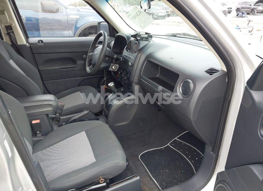 Photo 5 of 2009 Jeep Patriot SPORT (VIN 1J4FT28B39D135055)