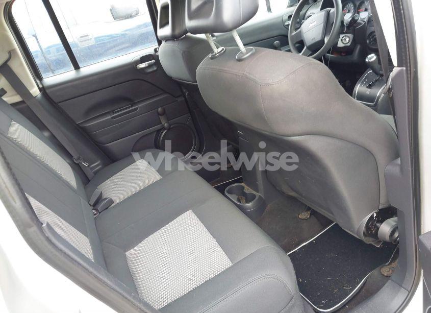Photo 8 of 2009 Jeep Patriot SPORT (VIN 1J4FT28B39D135055)