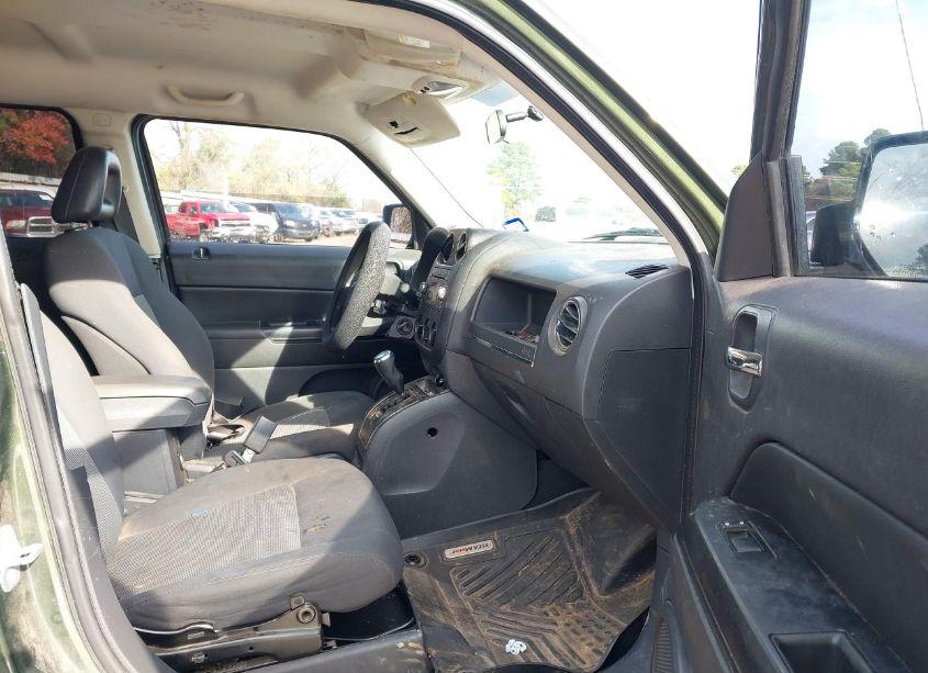 Photo 5 of 2009 Jeep Patriot SPORT (VIN 1J4FT28B49D194793)