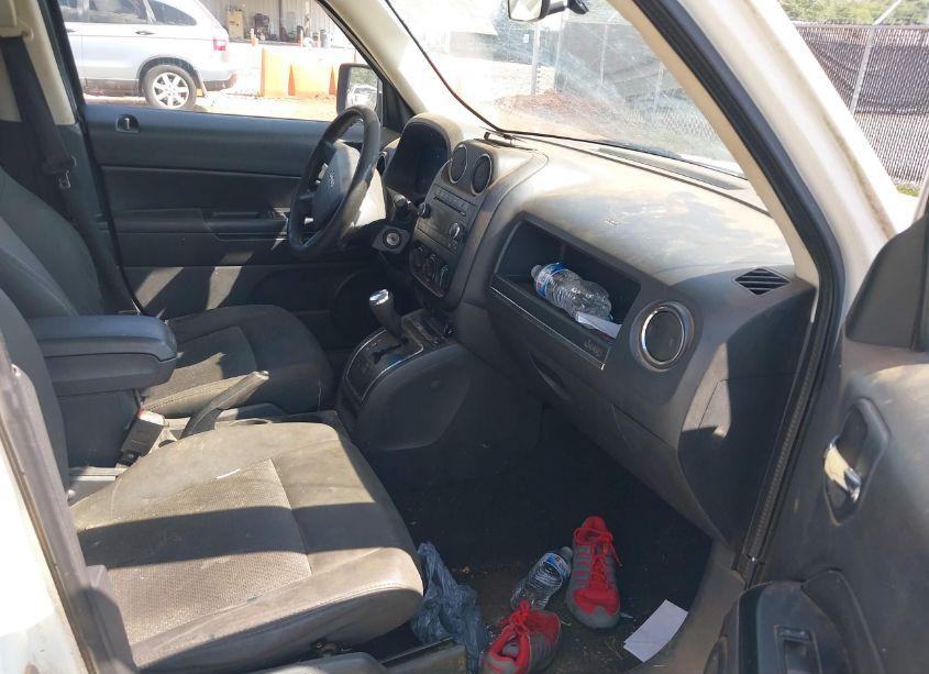 Photo 5 of 2009 Jeep Patriot SPORT (VIN 1J4FT28B59D159521)