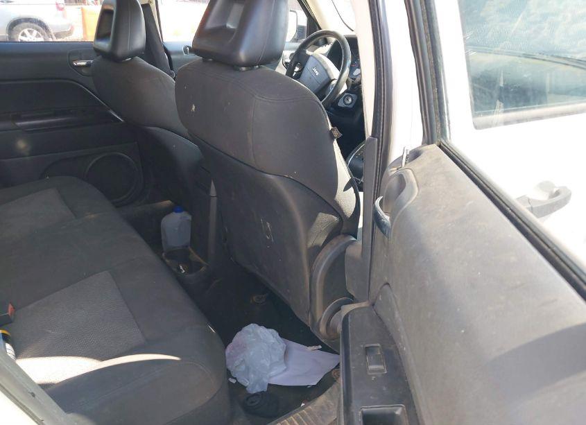 Photo 8 of 2009 Jeep Patriot SPORT (VIN 1J4FT28B59D159521)