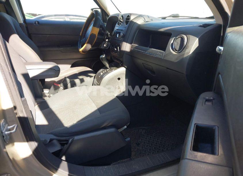 Photo 5 of 2009 Jeep Patriot SPORT (VIN 1J4FT28B59D195435)