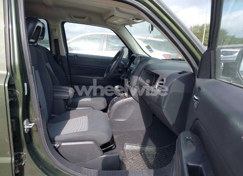 Photo 5 of 2009 Jeep Patriot SPORT (VIN 1J4FT28B69D101529)