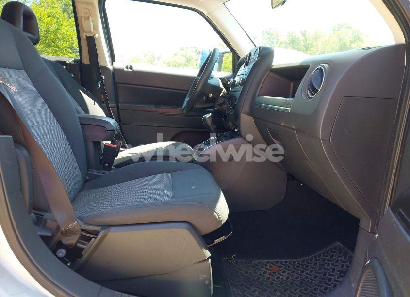 Photo 5 of 2009 Jeep Patriot SPORT (VIN 1J4FT28B69D110330)