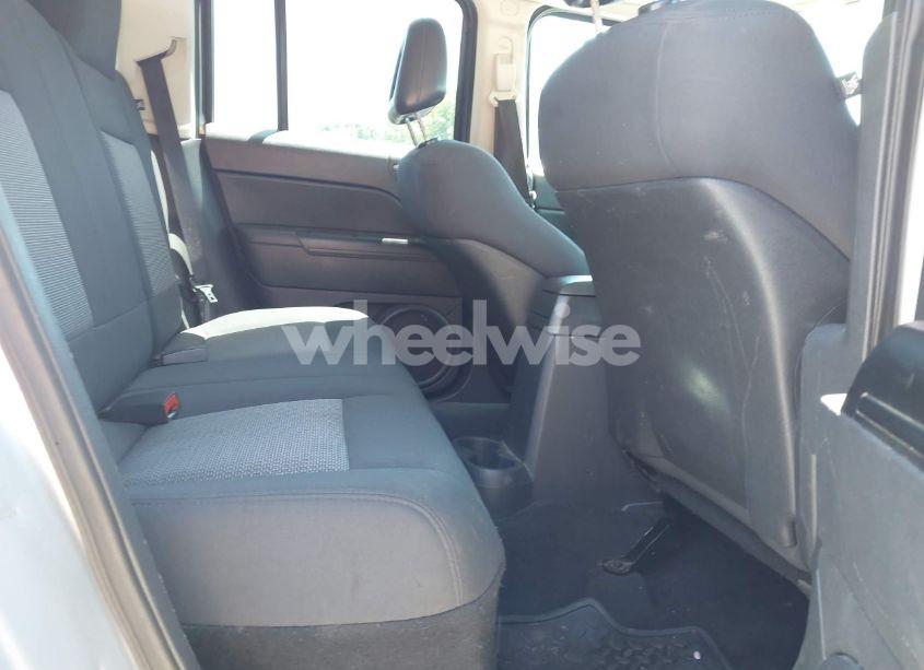 Photo 8 of 2009 Jeep Patriot SPORT (VIN 1J4FT28B69D110330)