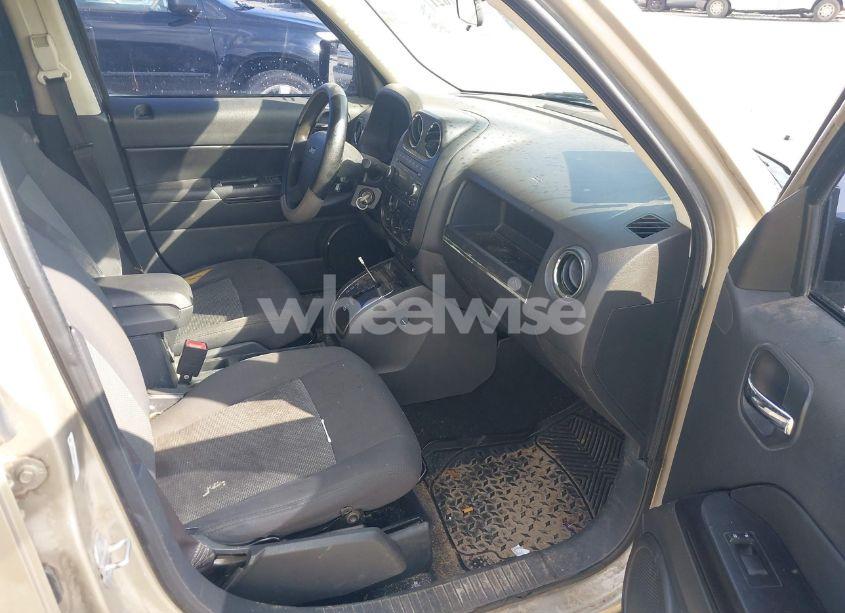 Photo 5 of 2009 Jeep Patriot SPORT (VIN 1J4FT28B69D124812)