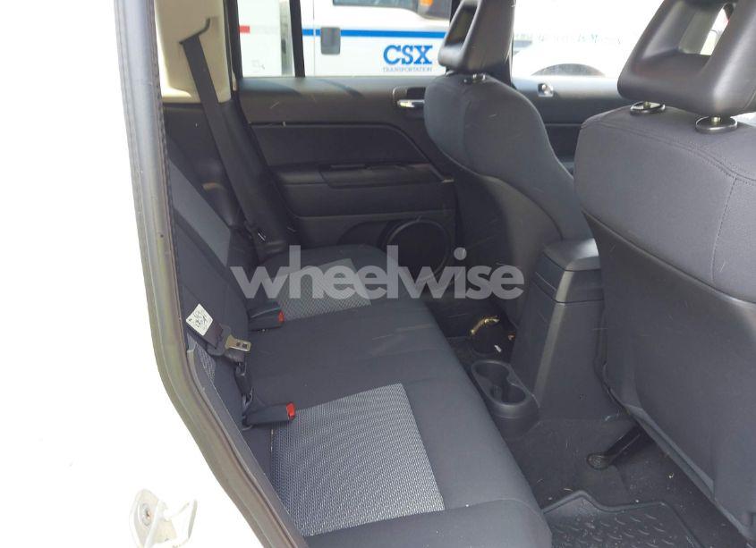Photo 8 of 2009 Jeep Patriot SPORT (VIN 1J4FT28B69D218995)