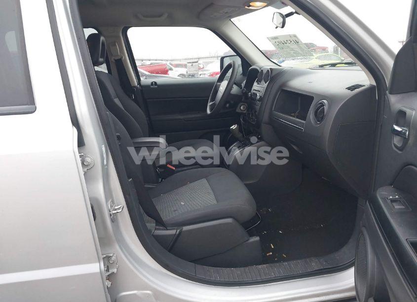 Photo 5 of 2009 Jeep Patriot SPORT (VIN 1J4FT28B79D146950)