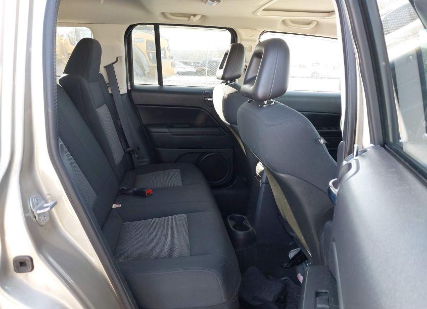 Photo 8 of 2009 Jeep Patriot SPORT (VIN 1J4FT28B79D155079)