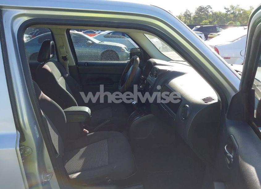 Photo 5 of 2009 Jeep Patriot SPORT (VIN 1J4FT28B99D121838)