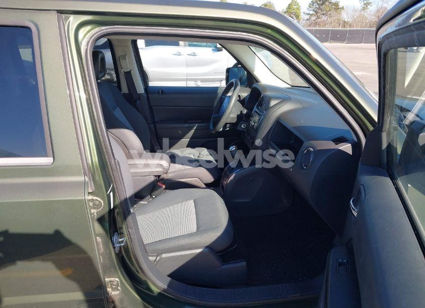 Photo 5 of 2009 Jeep Patriot SPORT (VIN 1J4FT28B99D139661)