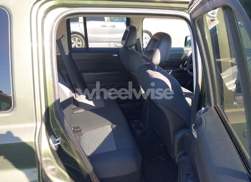 Photo 8 of 2009 Jeep Patriot SPORT (VIN 1J4FT28B99D139661)