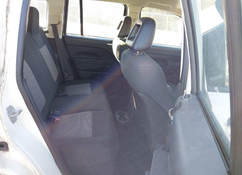 Photo 8 of 2009 Jeep Compass SPORT (VIN 1J4FT47B49D134137)