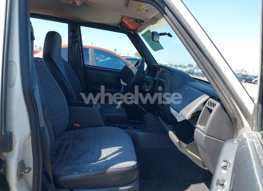 Photo 5 of 2001 Jeep Cherokee SPORT (VIN 1J4FT48S81L507558)