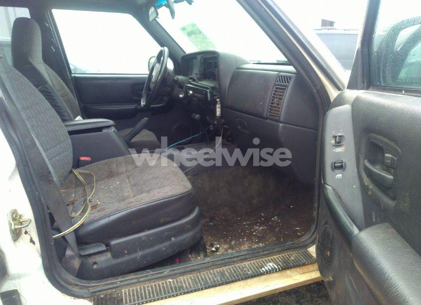Photo 5 of 2000 Jeep Cherokee SPORT (VIN 1J4FT48SXYL115496)