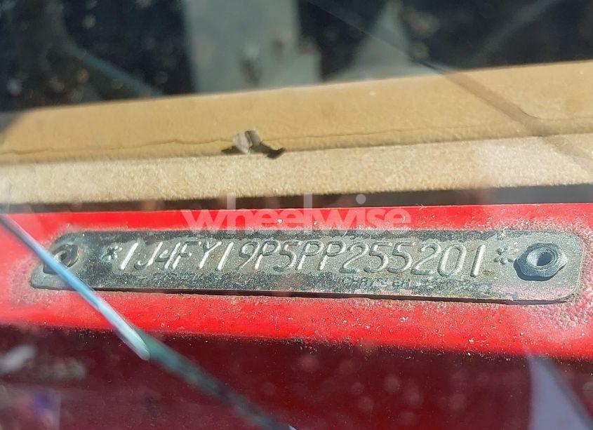 Photo 9 of 1993 Jeep Wrangler / YJ S (VIN 1J4FY19P5PP255201)