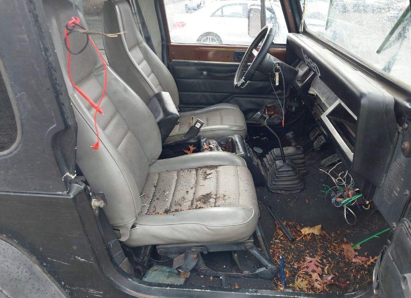 Photo 5 of 1993 Jeep Wrangler / YJ S (VIN 1J4FY19PXPP221531)