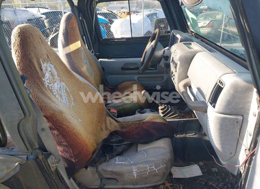 Photo 5 of 1997 Jeep Wrangler SE (VIN 1J4FY29P1VP449548)