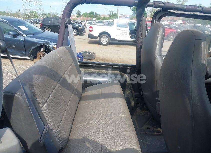 Photo 8 of 1999 Jeep Wrangler SE (VIN 1J4FY29P3XP469786)