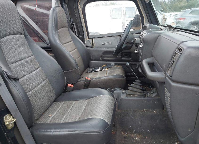 Photo 5 of 1999 Jeep Wrangler SE (VIN 1J4FY29P5XP408195)