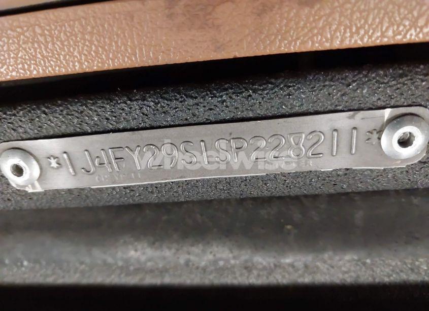 Photo 9 of 1995 Jeep Wrangler / YJ SE (VIN 1J4FY29S1SP228211)