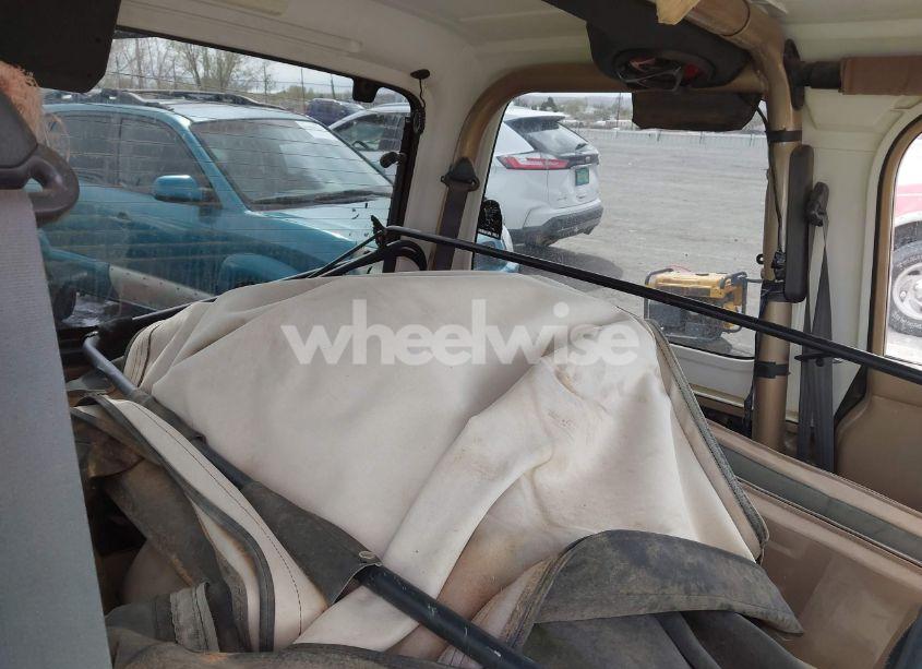 Photo 8 of 1999 Jeep Wrangler SAHARA (VIN 1J4FY49S6XP437964)