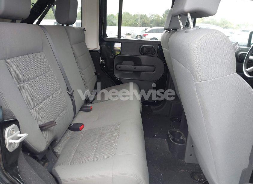 Photo 8 of 2008 Jeep Wrangler UNLIMITED SAHARA (VIN 1J4GA59128L512626)