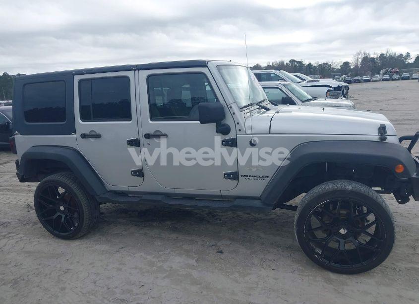 Photo 13 of 2007 Jeep Wrangler UNLIMITED SAHARA (VIN 1J4GA591X7L138670)