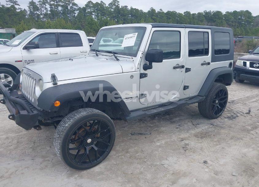 Photo 2 of 2007 Jeep Wrangler UNLIMITED SAHARA (VIN 1J4GA591X7L138670)