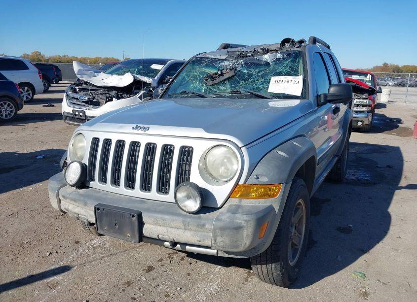 Photo 2 of 2005 Jeep Liberty RENEGADE (VIN 1J4GK38K55W576682)